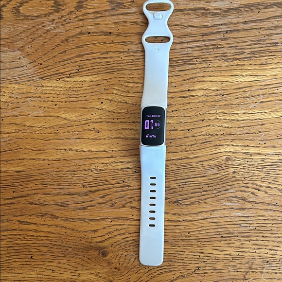 Fitbit Charge 6 Smartwatch - White - Picture 3 of 7